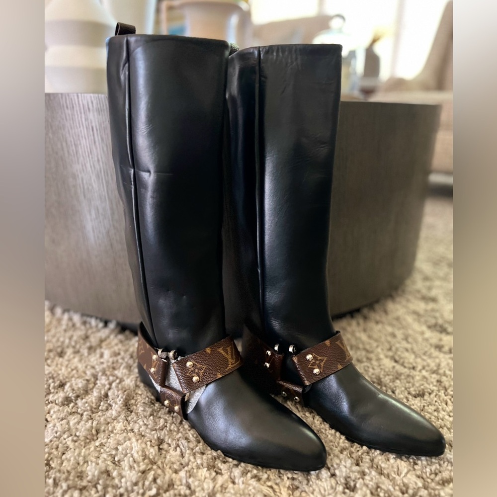 Louis Vuitton Authentic Boots Size 38